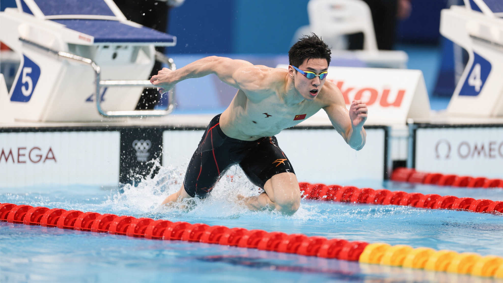 特别是在决 特别是在决